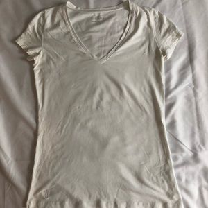 Solid White Lilly Pulitzer V-Neck T-Shirt